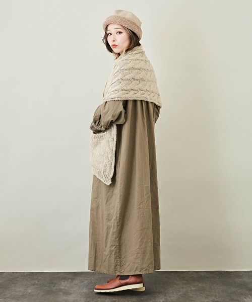 CUBE SUGAR（キューブシュガー）の「WEB限定ケーブル柄ポケット付きニットストール（ストール/ショール・レディース・ベージュ/モカ/ブラック・M）」の9枚目の写真