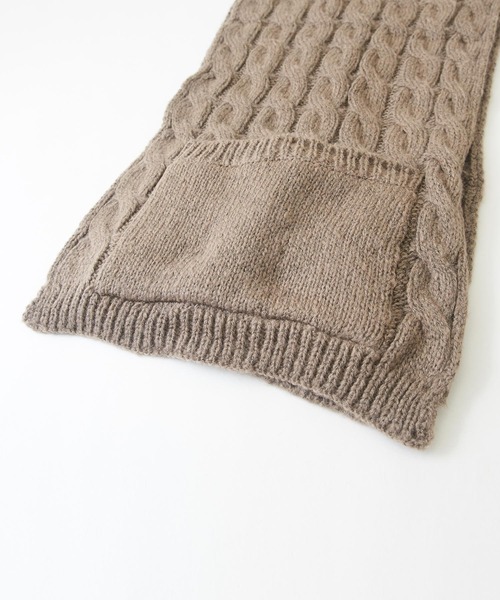 CUBE SUGAR（キューブシュガー）の「WEB限定ケーブル柄ポケット付きニットストール（ストール/ショール・レディース・ベージュ/モカ/ブラック・M）」の12枚目の写真