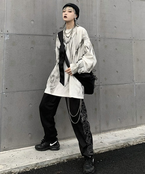 ARULE(アルール)の「A'GEM/9 × .kom『ARULE/アルール』総柄トレーナー(スウェット・メンズ・グレー・XL)」の4枚目の写真