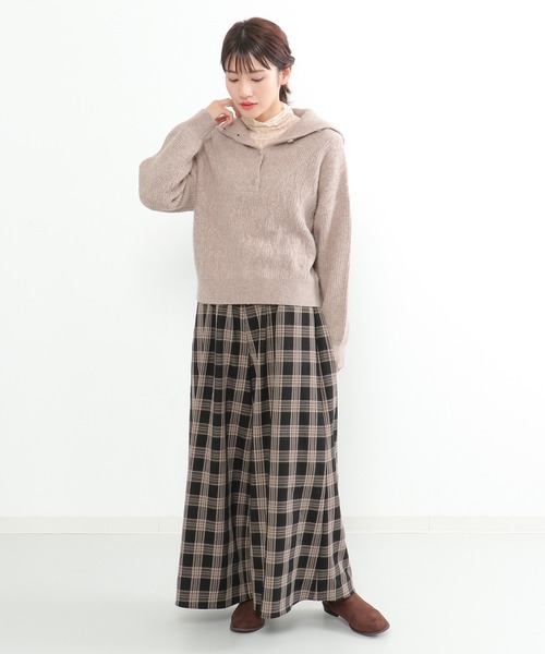 LBC（エルビーシー）の「襟ボタンケーブルニット（ニット/セーター・レディース・ベージュ/オフホワイト/グレー・M）」の4枚目の写真