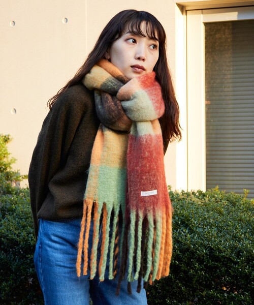 FREAK'S STORE（フリークスストア）の「【WEB限定】チェックボリュームマフラー（マフラー・レディース・ピンク/オレンジ/ブラック/ブルー・ONE SIZE）」の5枚目の写真