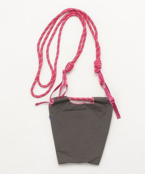 Ball&Chain（ボールアンドチェーン）の「[BALL&CHAIN/ボールアンドチェーン] SWEET 刺繍デザインナイロンバッグ スモールサイズ（ショルダーバッグ・レディース・チャコール・S）」の4枚目の写真