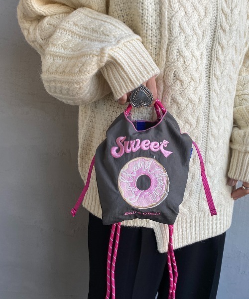 Ball&Chain（ボールアンドチェーン）の「[BALL&CHAIN/ボールアンドチェーン] SWEET 刺繍デザインナイロンバッグ スモールサイズ（ショルダーバッグ・レディース・チャコール・S）」の12枚目の写真