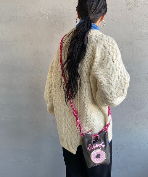 Ball&Chain（ボールアンドチェーン）の「[BALL&CHAIN/ボールアンドチェーン] SWEET 刺繍デザインナイロンバッグ スモールサイズ（ショルダーバッグ・レディース・チャコール・S）」の8枚目の写真