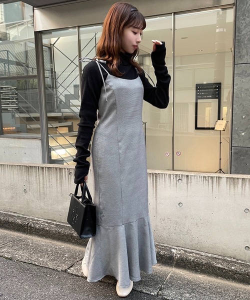 one after another NICE CLAUP(ワンアフターアナザーナイスクラップ)の「【着丈の調節可能】 肩リボンマーメイドキャミワンピース(ワンピース・レディース・ブラック系その他/アイボリー/ベージュ系その他/ブラック・FREE)」の11枚目の写真