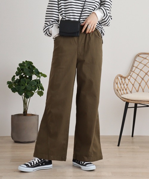 atONE（アットワン）の「atONE ベイカーワイドバギーパンツ（その他パンツ・レディース・ブラック/カーキ/ベージュ/ブルー/ネイビー・M/LL/L）」の4枚目の写真