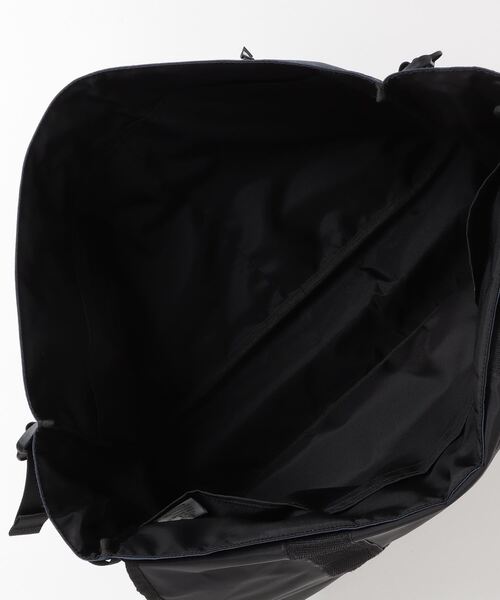 A BATHING APE（アベイシングエイプ）の「HONEYCOMB CAMO MESSENGER BAG M（メッセンジャーバッグ・メンズ・ブルー/グレー・FREE）」の11枚目の写真