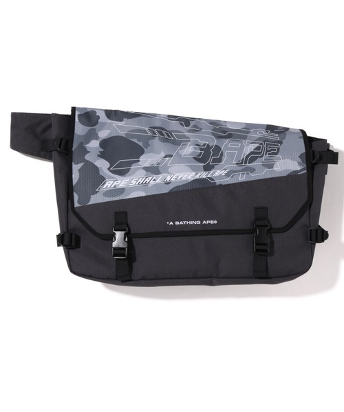 A BATHING APE（アベイシングエイプ）の「HONEYCOMB CAMO MESSENGER BAG M（メッセンジャーバッグ・メンズ・ブルー/グレー・FREE）」の2枚目の写真