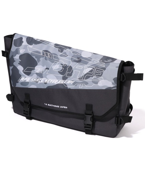 A BATHING APE（アベイシングエイプ）の「HONEYCOMB CAMO MESSENGER BAG M（メッセンジャーバッグ・メンズ・ブルー/グレー・FREE）」の3枚目の写真