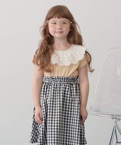 Lycee mine（リセマイン）の「【型崩れしないやわらかコットン】ラウンドフリルコットンレース衿トップス（Tシャツ/カットソー・キッズ・アイボリー/ミント/イエロー/チャコール・140cm/130cm/100cm/120cm/110cm/150cm）」の16枚目の写真