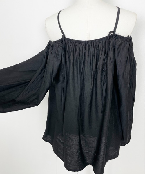 Meli rich（メリーリッチ）の「オフショルにもなる。2WAYブラウス（シャツ/ブラウス・レディース・パープル/ブラック/グリーン/アイボリー・FREE）」の8枚目の写真