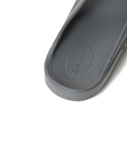 OOFOS（ウーフォス）の「【WOMEN】OOFOS OOriginal（サンダル・レディース・サンドベージュ/ブラック/セージグリーン/チャコールグレー/ワインレッド/ライトブルー・24/23/22/25）」の22枚目の写真
