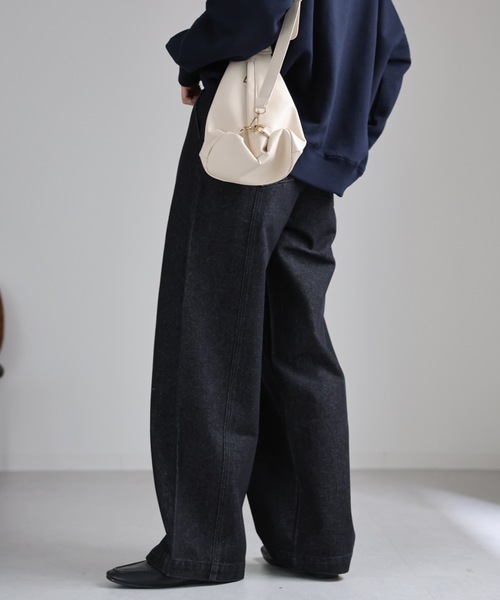 ap retro(アプレトロ)の「センターシームデニムパンツ / ワイドデニムパンツ(デニムパンツ・レディース・ブラック/インディゴブルー・LARGE/MEDIUM)」の14枚目の写真