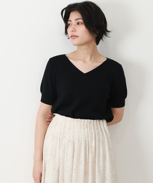TRUDEA(トルディア)の「総針減らしVネックニット(ニット/セーター・レディース・ライトグレー/グリーン/ホワイト/ブラック・MEDIUM/SMALL/LARGE)」の2枚目の写真