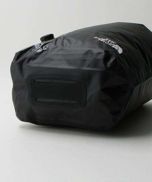 THE NORTH FACE(ザノースフェイス)の「<THE NORTH FACE> SUPER LIGHT DRY BAG 8L/バッグ(ドラムバッグ・メンズ・ブラック・FREE)」の6枚目の写真