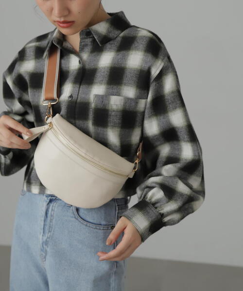 FREE'S MART（フリーズマート）の「◆ボディバッグ（ボディバッグ/ウエストポーチ・レディース・ホワイト/ブラック/ブラック系その他・ﾌﾘ-）」の6枚目の写真