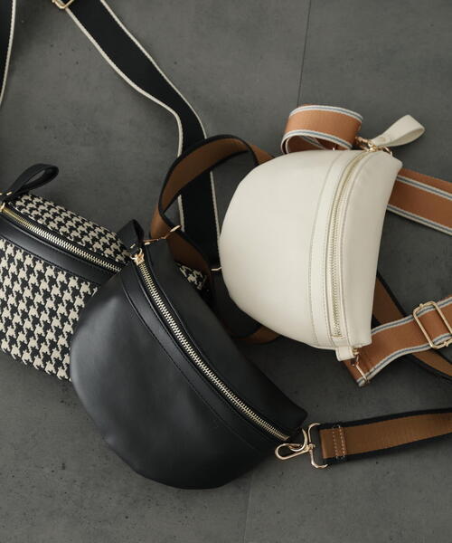 FREE'S MART（フリーズマート）の「◆ボディバッグ（ボディバッグ/ウエストポーチ・レディース・ホワイト/ブラック/ブラック系その他・ﾌﾘ-）」の2枚目の写真