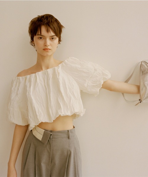 emmi エミ　ワッシャー　オフショル　トップス　ブラウス 白　ホワイト emmi（エミ）の「【emmi atelier】ワッシャーオフショルブラウス
