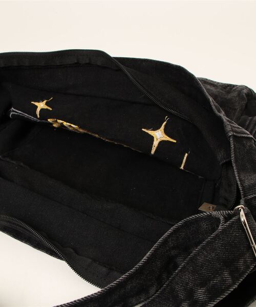 SPINNS（スピンズ）の「GROOVYデザイン デニムショルダーバッグ（ショルダーバッグ・レディース・ブラック/ブルー・ONESIZE）」の5枚目の写真