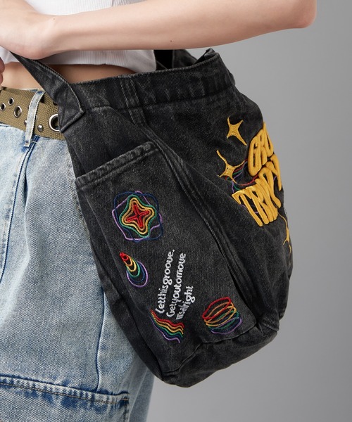 SPINNS（スピンズ）の「GROOVYデザイン デニムショルダーバッグ（ショルダーバッグ・レディース・ブラック/ブルー・ONESIZE）」の18枚目の写真