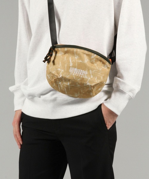 UNIVERSAL OVERALL（ユニバーサルオーバーオール）の「【UNIVERSAL OVERALL(ユニバーサル オーバーオール)】別注ミニショルダーバッグ（ショルダーバッグ・メンズ・ブラック/ベージュ/チャコール・FREE）」の5枚目の写真