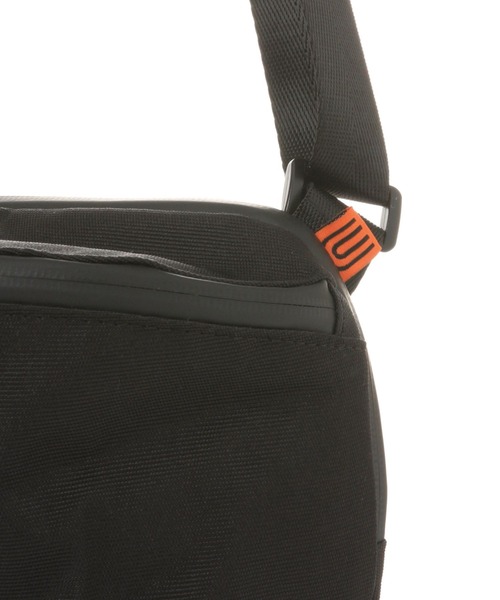 UNIVERSAL OVERALL（ユニバーサルオーバーオール）の「【UNIVERSAL OVERALL(ユニバーサル オーバーオール)】別注ミニショルダーバッグ（ショルダーバッグ・メンズ・ブラック/ベージュ/チャコール・FREE）」の10枚目の写真