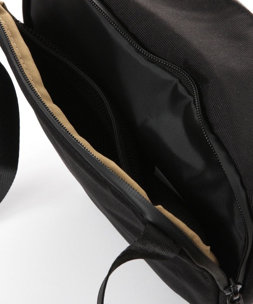 UNIVERSAL OVERALL（ユニバーサルオーバーオール）の「【UNIVERSAL OVERALL(ユニバーサル オーバーオール)】別注ミニショルダーバッグ（ショルダーバッグ・メンズ・ブラック/ベージュ/チャコール・FREE）」の14枚目の写真