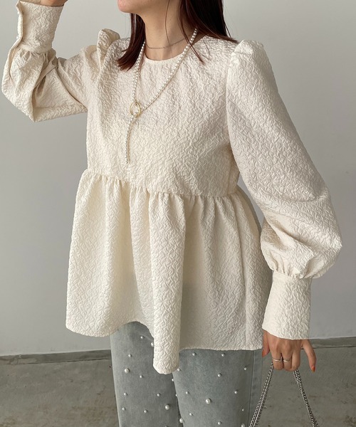 antic rag(アンティックラグ)の「【WEB限定】バックリボンふくれジャガードペプラムブラウス(シャツ/ブラウス・レディース・ブラック/ホワイト/グレー・FREE)」の2枚目の写真