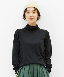 Live in comfort | リブ　イン　コンフォート　一枚でもインナーにも！エアリーな着心地がうれしい　カポック混素材のゆるやかタートルニットトップス(ニット/セーター)