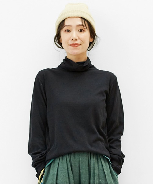 Live in comfort(リブインコンフォート)の「リブ イン コンフォート 一枚でもインナーにも!エアリーな着心地がうれしい カポック混素材のゆるやかタートルニットトップス(ニット/セーター・レディース・オフホワイト/ブルー/ブラック・LARGE/X-LARGE/MEDIUM/XX-LARGE/SMALL)」の2枚目の写真