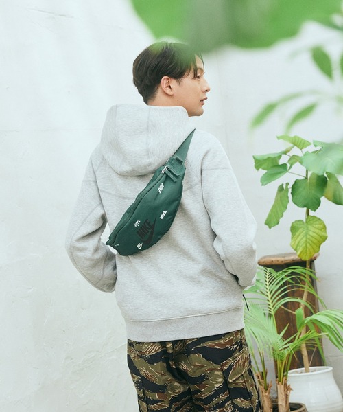 NIKE(ナイキ)の「ナイキ ヘリテージ ファニー パック (3L) / Nike Heritage Fanny Pack (3L)(ボディバッグ/ウエストポーチ・メンズ・カモフラージュ/ブラック・ONE SIZE)」の18枚目の写真