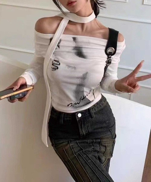 SPIGA（スピーガ）の「ｽﾄｰﾙ付ｻｲﾄﾞｼｬｰﾘﾝｸﾞｵﾌｼｮﾙﾄｯﾌﾟｽ（Tシャツ/カットソー・レディース・ブラック/ホワイト・FREE）」の2枚目の写真