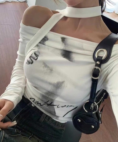 SPIGA（スピーガ）の「ｽﾄｰﾙ付ｻｲﾄﾞｼｬｰﾘﾝｸﾞｵﾌｼｮﾙﾄｯﾌﾟｽ（Tシャツ/カットソー・レディース・ブラック/ホワイト・FREE）」の5枚目の写真