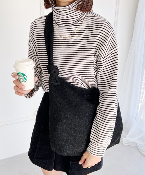 wears(ウェアーズ)の「【A4サイズ収納可】2WAYノットハンドルラメトートバッグ(トートバッグ・レディース・ブラック/シルバー・FREE)」の4枚目の写真