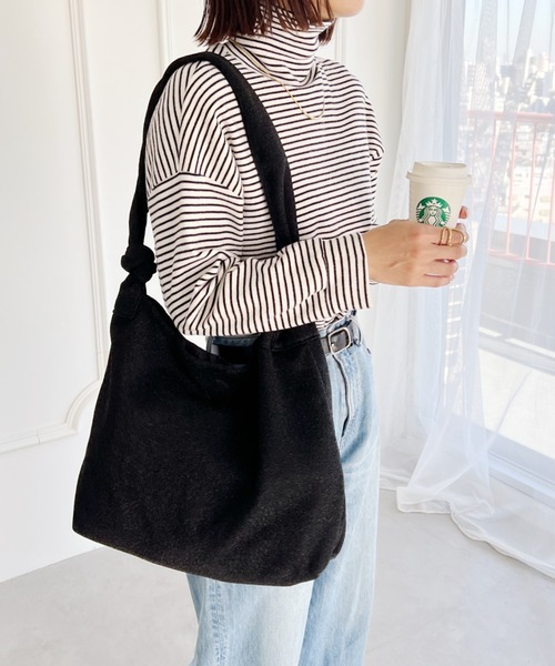 wears(ウェアーズ)の「【A4サイズ収納可】2WAYノットハンドルラメトートバッグ(トートバッグ・レディース・ブラック/シルバー・FREE)」の7枚目の写真