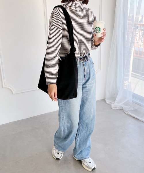 wears(ウェアーズ)の「【A4サイズ収納可】2WAYノットハンドルラメトートバッグ(トートバッグ・レディース・ブラック/シルバー・FREE)」の8枚目の写真