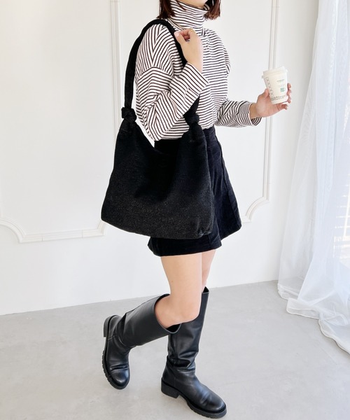 wears(ウェアーズ)の「【A4サイズ収納可】2WAYノットハンドルラメトートバッグ(トートバッグ・レディース・ブラック/シルバー・FREE)」の11枚目の写真