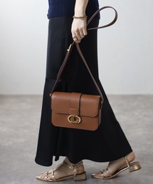 LOEKA（ロエカ）の「ロゴバックル付き本革ショルダー（ショルダーバッグ）」