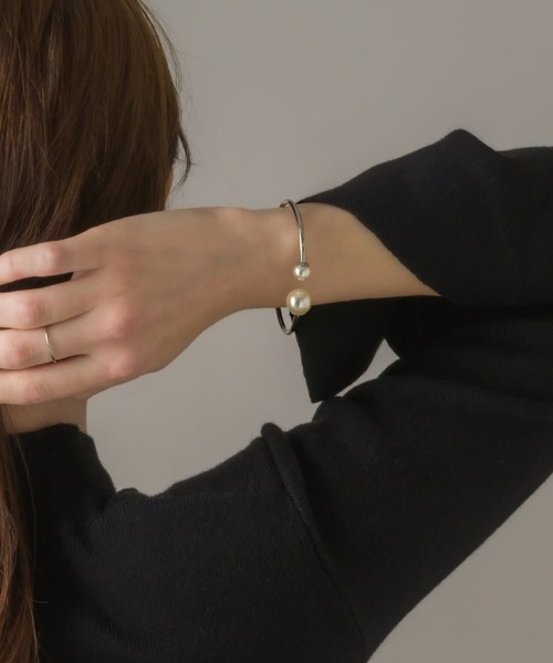 muku(ムク)の「金属アレルギー対応 ダブルパールバングル/サージカルステンレス/316L(バングル/リストバンド・レディース・シルバー/ゴールド・FREE)」の2枚目の写真