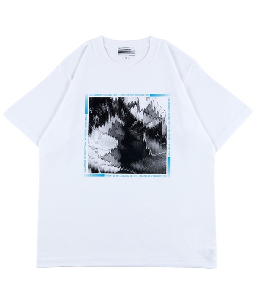 Sync.(スィンク)の「Sync.【KOSUKE KAWAMURA】KOSUKE KAWAMURA TEE "KISS"(Tシャツ/カットソー・メンズ・ブラック×グリーン/ホワイト×ブルー/ホワイト×ピンク・X-LARGE/XX-LARGE/LARGE/MEDIUM)」の1枚目の写真