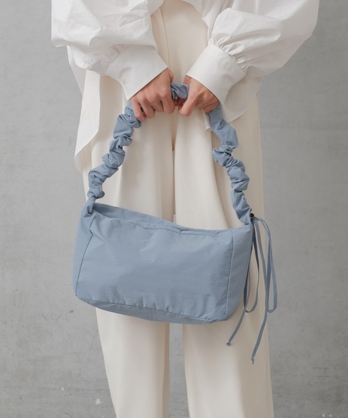 Actually（アクチュアリー）の「ナイロンシャーリング ミニバッグ（ショルダーバッグ・レディース・ブルー/シルバー/グリーン/アイボリー・フリー）」の3枚目の写真