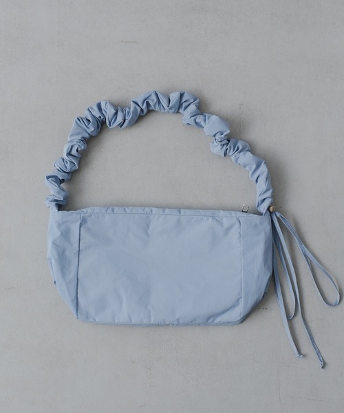 Actually（アクチュアリー）の「ナイロンシャーリング ミニバッグ（ショルダーバッグ・レディース・ブルー/シルバー/グリーン/アイボリー・フリー）」の14枚目の写真