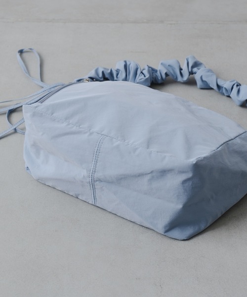 Actually（アクチュアリー）の「ナイロンシャーリング ミニバッグ（ショルダーバッグ・レディース・ブルー/シルバー/グリーン/アイボリー・フリー）」の19枚目の写真