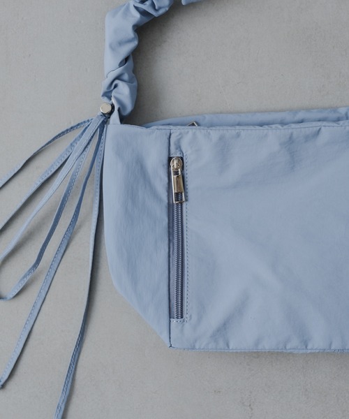 Actually（アクチュアリー）の「ナイロンシャーリング ミニバッグ（ショルダーバッグ・レディース・ブルー/シルバー/グリーン/アイボリー・フリー）」の18枚目の写真