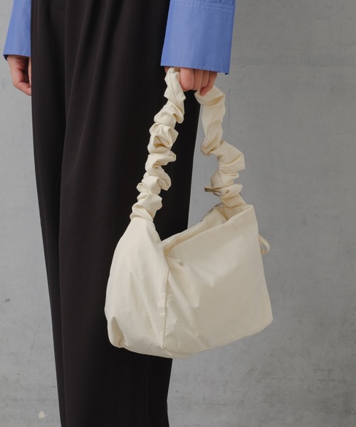 Actually（アクチュアリー）の「ナイロンシャーリング ミニバッグ（ショルダーバッグ・レディース・ブルー/シルバー/グリーン/アイボリー・フリー）」の6枚目の写真