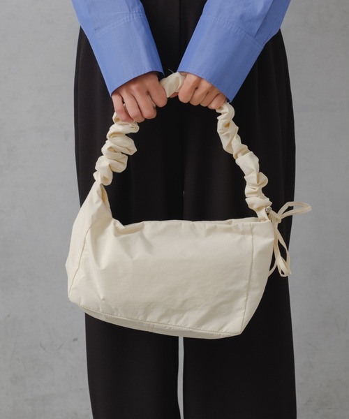 Actually（アクチュアリー）の「ナイロンシャーリング ミニバッグ（ショルダーバッグ・レディース・ブルー/シルバー/グリーン/アイボリー・フリー）」の7枚目の写真