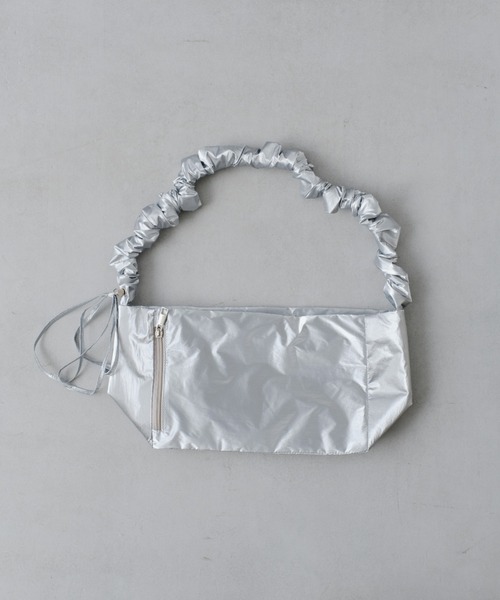 Actually（アクチュアリー）の「ナイロンシャーリング ミニバッグ（ショルダーバッグ・レディース・ブルー/シルバー/グリーン/アイボリー・フリー）」の17枚目の写真