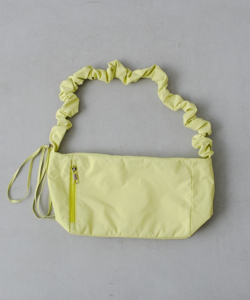 Actually（アクチュアリー）の「ナイロンシャーリング ミニバッグ（ショルダーバッグ・レディース・ブルー/シルバー/グリーン/アイボリー・フリー）」の11枚目の写真