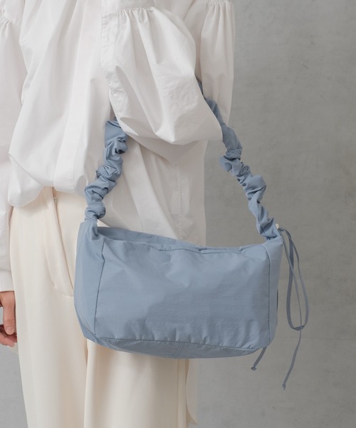 Actually（アクチュアリー）の「ナイロンシャーリング ミニバッグ（ショルダーバッグ・レディース・ブルー/シルバー/グリーン/アイボリー・フリー）」の13枚目の写真