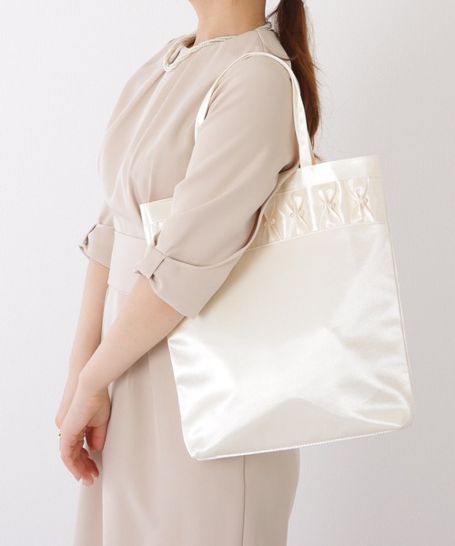 Lace Ladies(レースレディース)の「パール リボン 薄型 パーティー トート バッグ(クラッチバッグ・レディース・アイボリー/ブラック・FREE)」の13枚目の写真